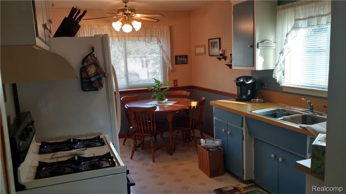 24804 Ridgecroft Avenue Eastpointe, MI 48021 - Photo 13 of 29 Kitch 1.jpg