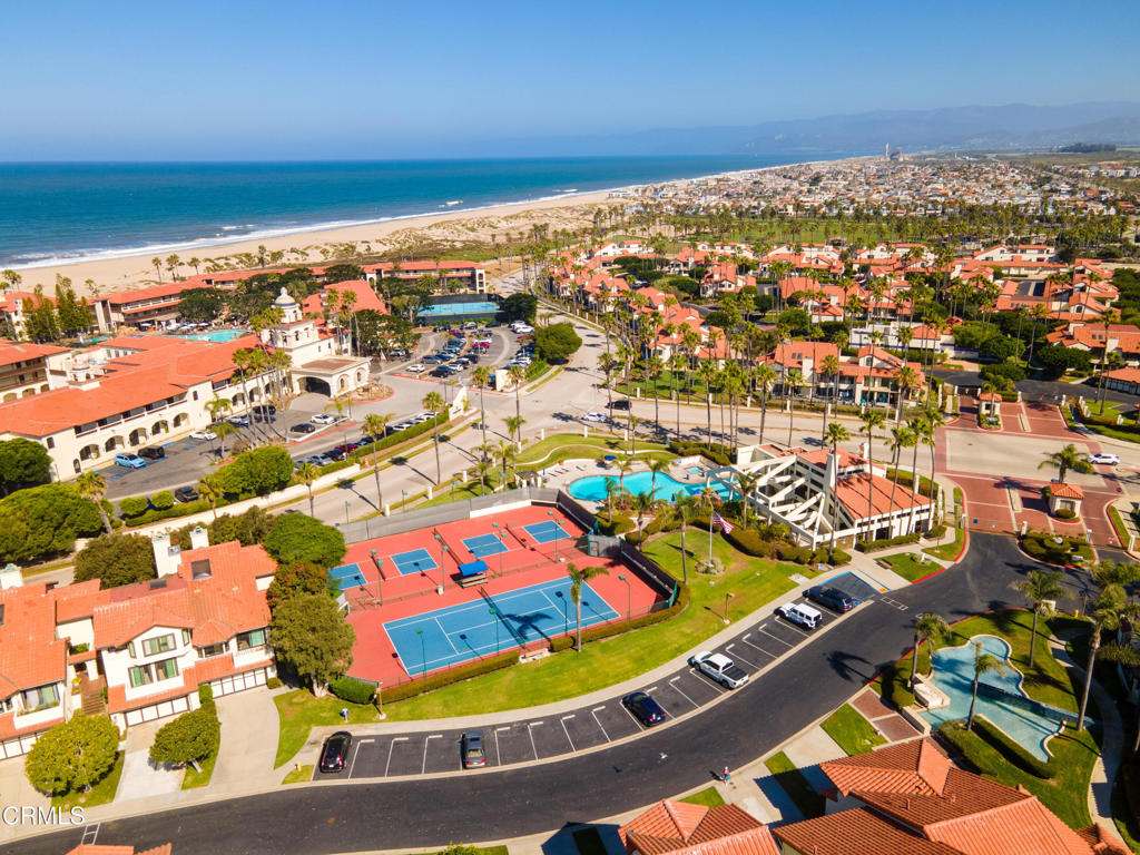 4427 Antigua Way Oxnard, CA 93035 - Photo 33 of 43 view of a city