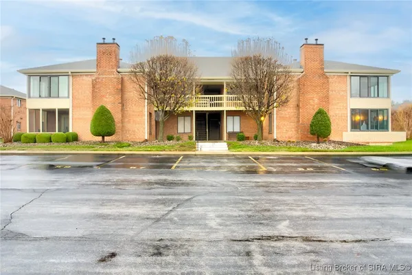 $193,000 | 1710 Charlestown New Albany Road, Unit 59, Jeffersonville, IN 47130