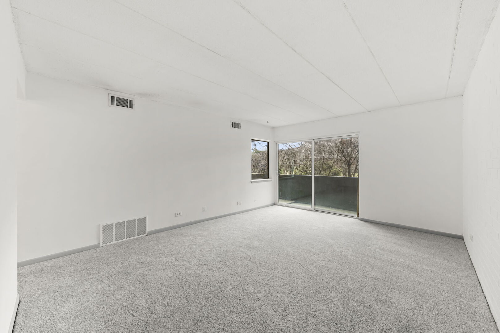 548 Timber Ridge Drive, Unit 108 Carol Stream, IL 60188 - Photo 3 of 18 a view of a big room with an empty space