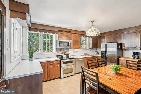 $598,000 | 644 Parkway Avenue, Ewing, NJ 08618