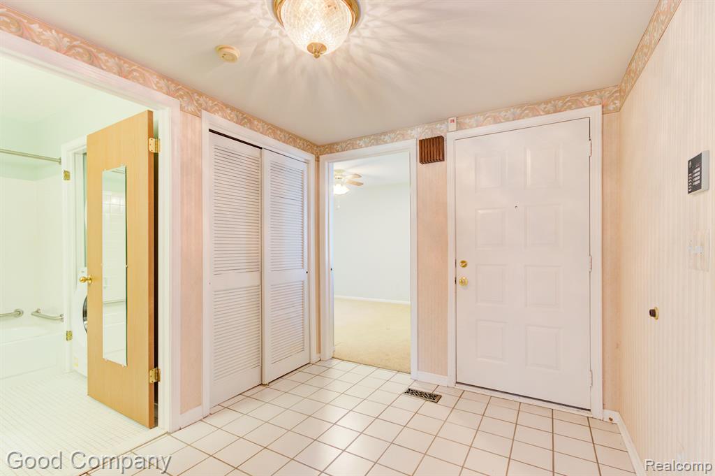 936 Wexford Way Rochester Hills, MI 48307 - Photo 7 of 40