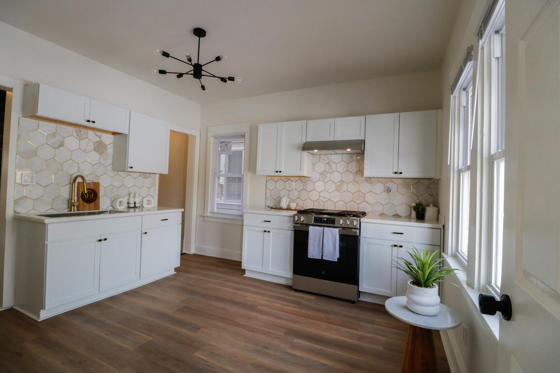 2335 North 44th Street Milwaukee, WI 53210 - Photo 7 of 26 Kitchen
