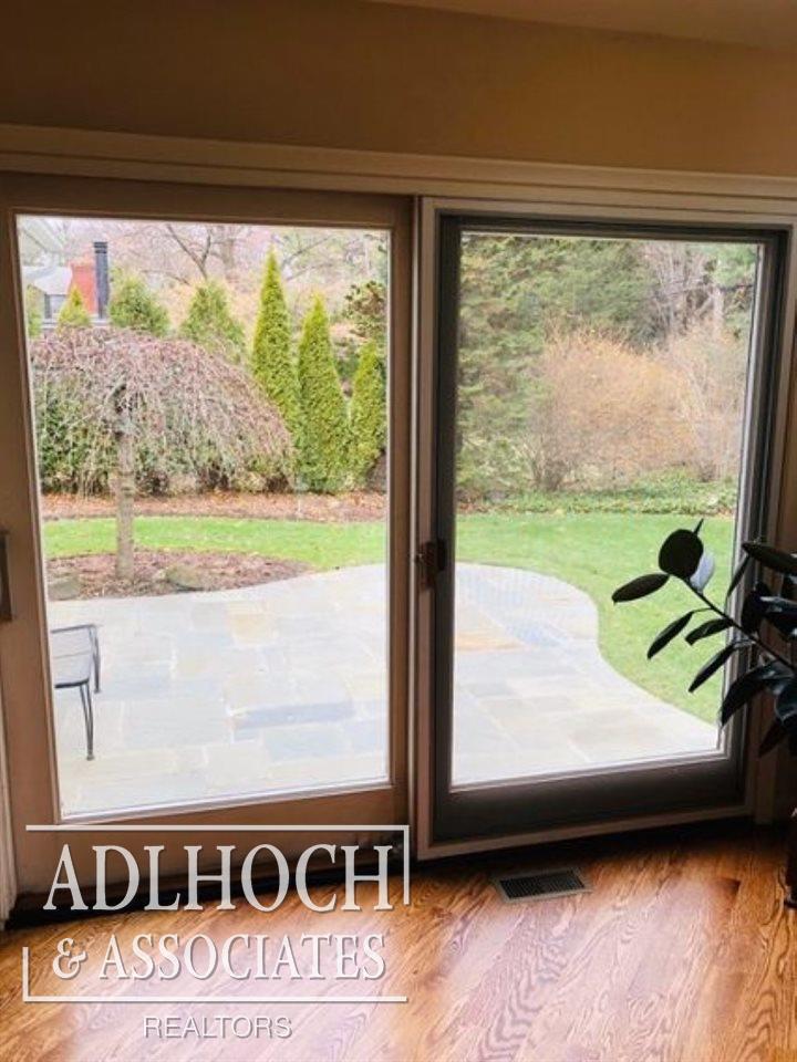 70 Merriweather Road Grosse Pointe, MI 48236 - Photo 10 of 34 31365128-9.JPG