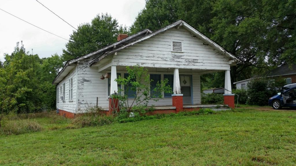 502 South Walnut Street Seneca, SC 29678 - Photo 1 of 2 Gallery Image 1