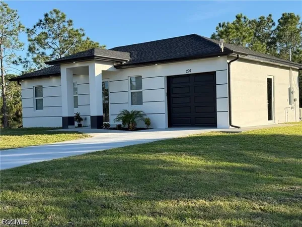 $1,800 | 207 West 15th Street, Lehigh Acres, FL 33972