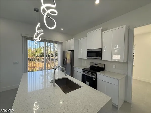 $1,800 | 207 West 15th Street, Lehigh Acres, FL 33972