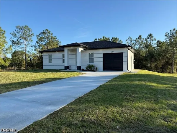 $1,800 | 207 West 15th Street, Lehigh Acres, FL 33972