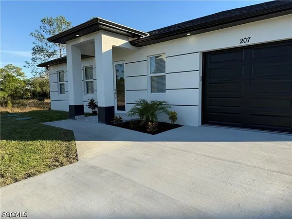 $1,800 | 207 West 15th Street, Lehigh Acres, FL 33972