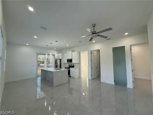 $1,800 | 207 West 15th Street, Lehigh Acres, FL 33972