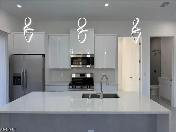 $1,800 | 207 West 15th Street, Lehigh Acres, FL 33972