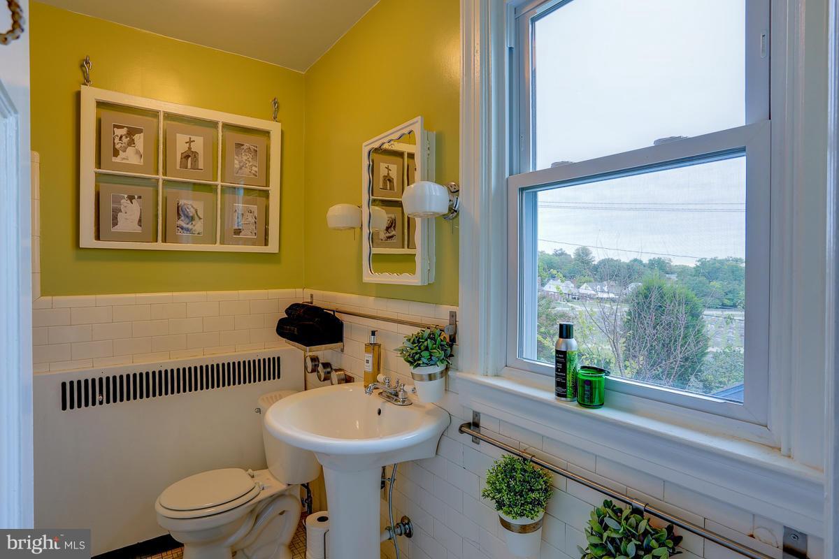 4421 Harcourt Road Baltimore, MD 21214 - Photo 19 of 30 Bath (Master)