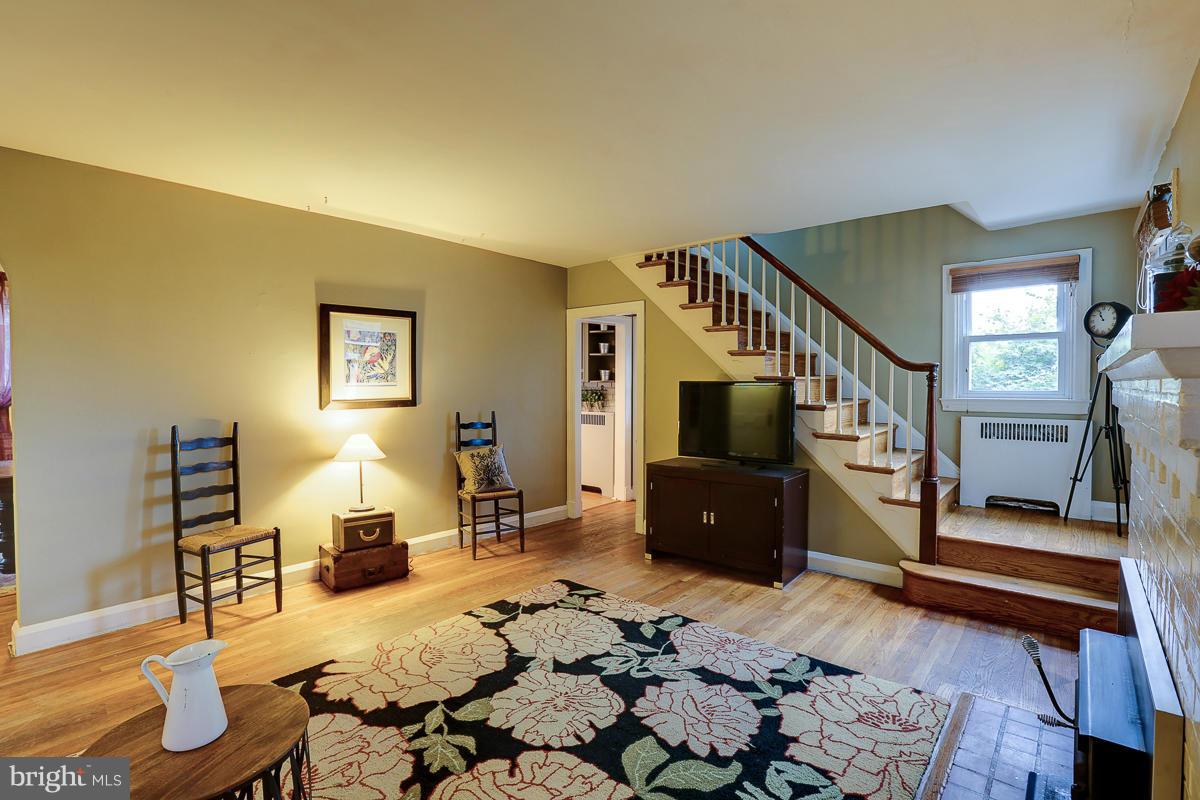 4421 Harcourt Road Baltimore, MD 21214 - Photo 6 of 30 Living Room