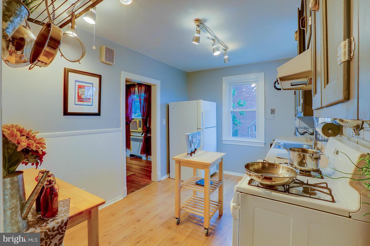 4421 Harcourt Road Baltimore, MD 21214 - Photo 7 of 30 Kitchen