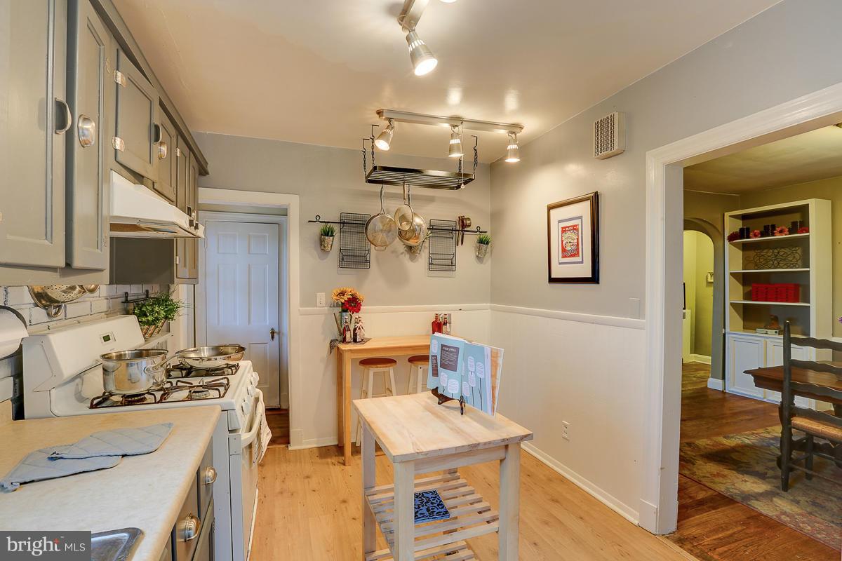 4421 Harcourt Road Baltimore, MD 21214 - Photo 10 of 30 Kitchen
