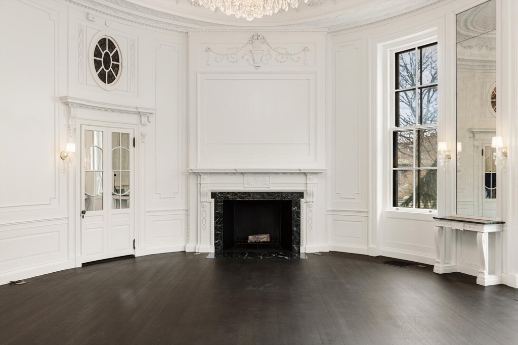 409 Commonwealth Avenue, Unit B Boston, MA 02215 - Photo 4 of 42 a living room with furniture and a fireplace