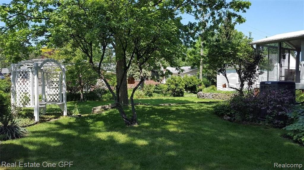 740 Hawthorne Road Grosse Pointe Woods, MI 48236 - Photo 35 of 47