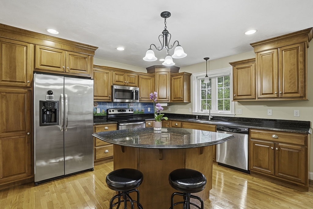 378 Moon Hill Road Northbridge, MA 01534 - Photo 4 of 38