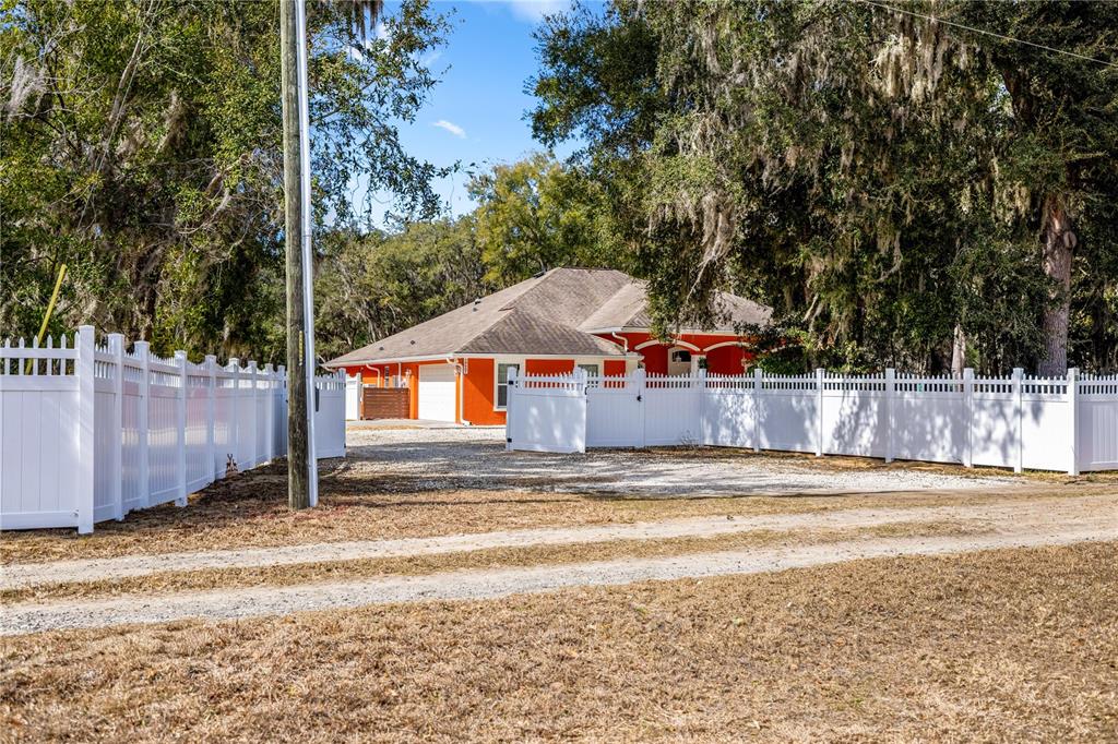 8490 Southeast 110th Street Road Belleview, FL 34420 - Photo 2 of 62