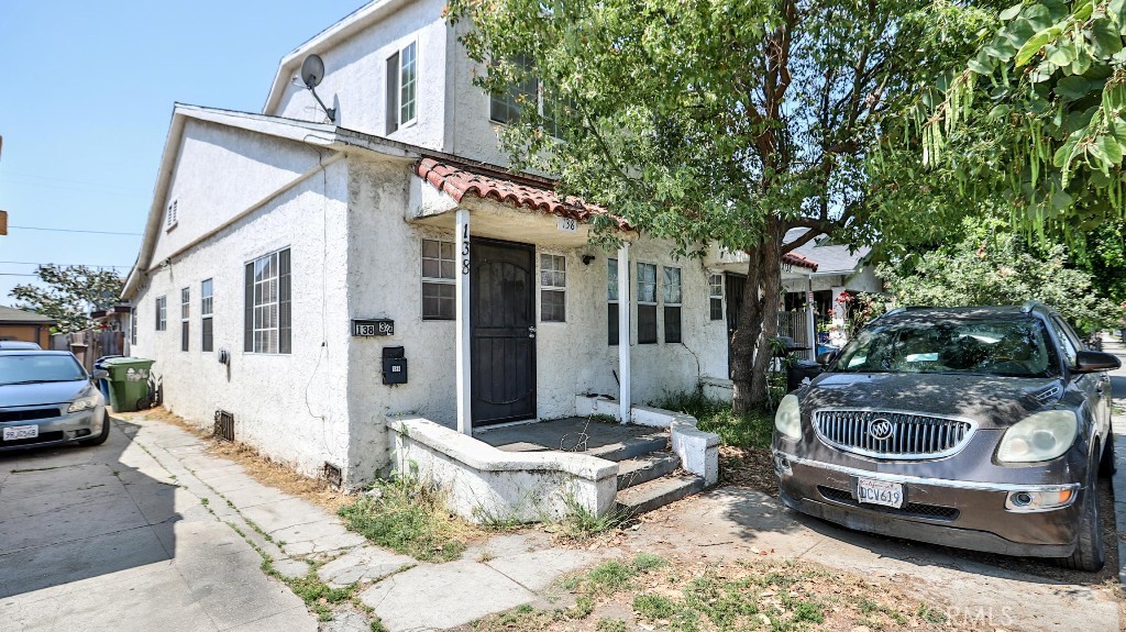 138 West 60th Street Los Angeles, CA 90003 - Photo 1 of 5 a view of a house with backyard and sitting area