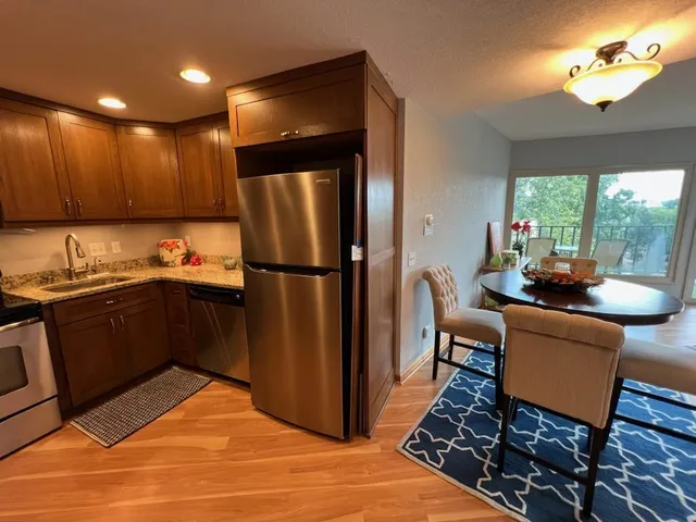 $379,900 | 333 North Lake Road, Unit 507, Oconomowoc, WI 53066