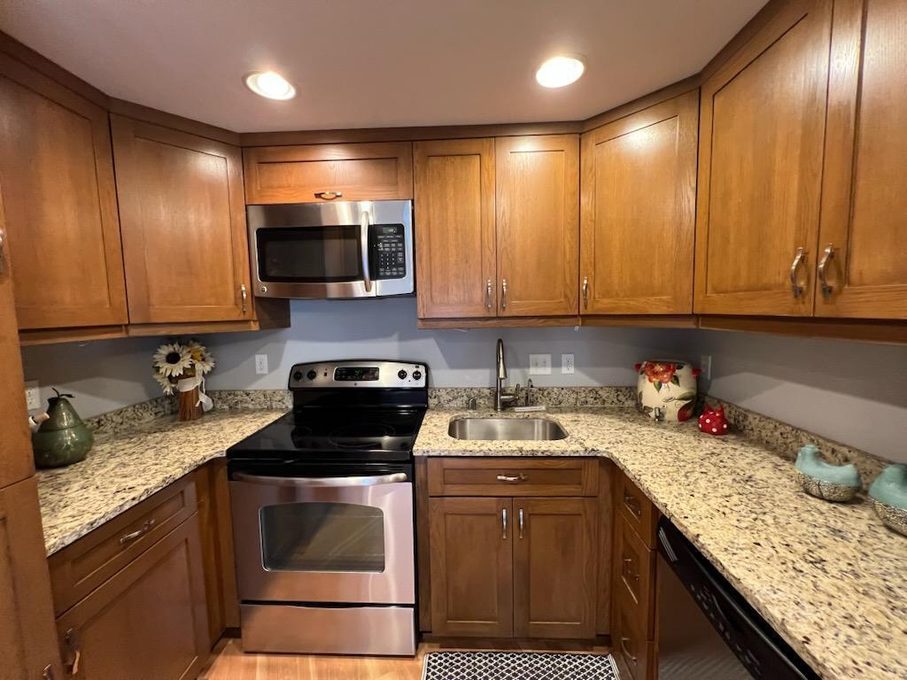 333 North Lake Road, Unit 507 Oconomowoc, WI 53066 - Photo 13 of 60 IMG_1388