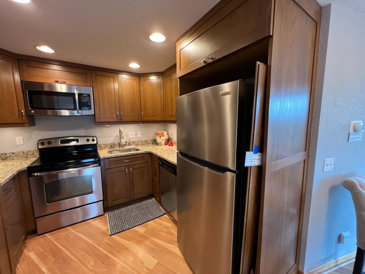 333 North Lake Road, Unit 507 Oconomowoc, WI 53066 - Photo 14 of 60 IMG_1393