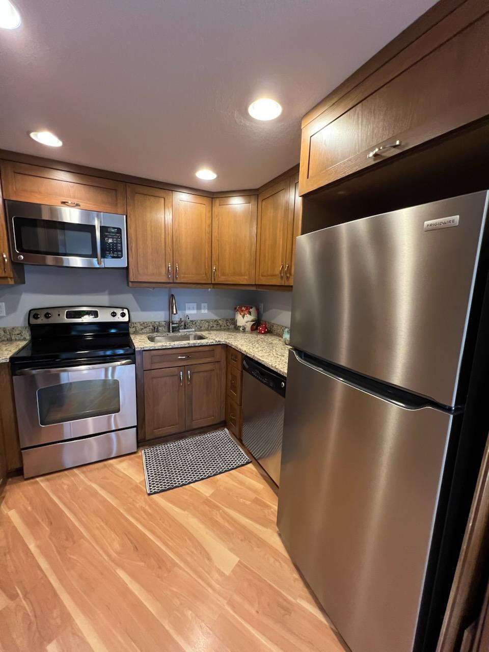 333 North Lake Road, Unit 507 Oconomowoc, WI 53066 - Photo 17 of 60 IMG_1385