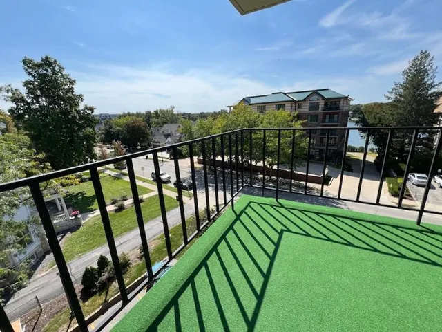 $379,900 | 333 North Lake Road, Unit 507, Oconomowoc, WI 53066