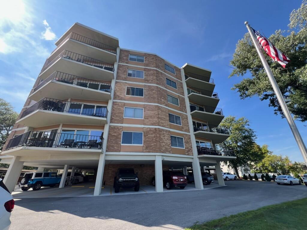 333 North Lake Road, Unit 507 Oconomowoc, WI 53066 - Photo 46 of 60 IMG_1474