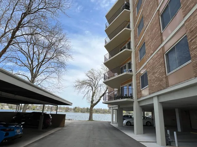 $379,900 | 333 North Lake Road, Unit 507, Oconomowoc, WI 53066