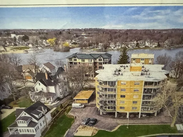 $379,900 | 333 North Lake Road, Unit 507, Oconomowoc, WI 53066