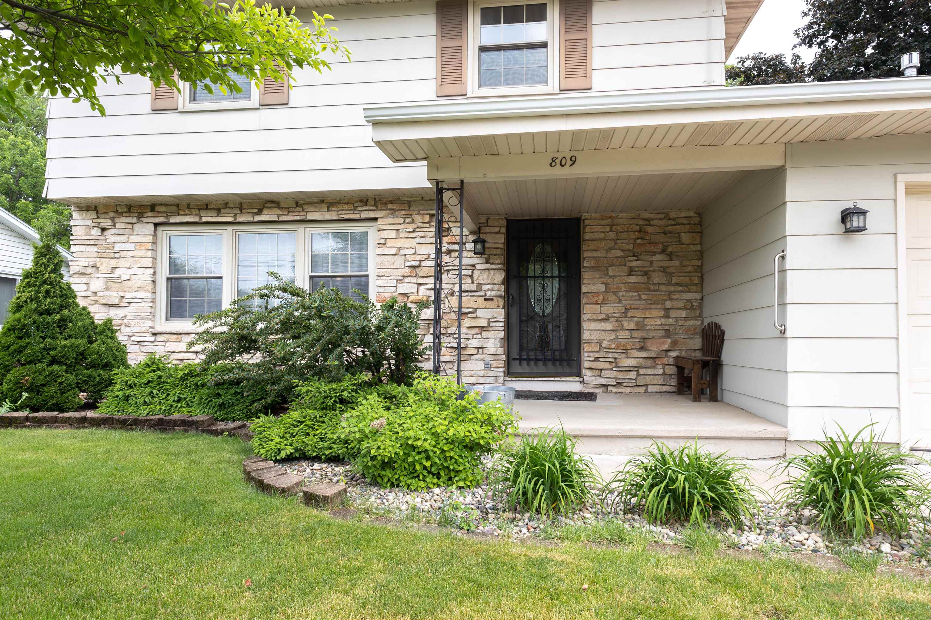 809 Melissa Street Menasha, WI 54952 - Photo 2 of 35