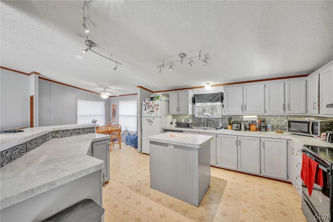 25 Evergreen Road Lehighton, PA 18235 - Photo 3 of 38 Gallery Image 3