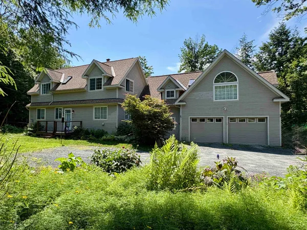 $499,000 | 609 Marsh Family Road, Hartford, VT 05059