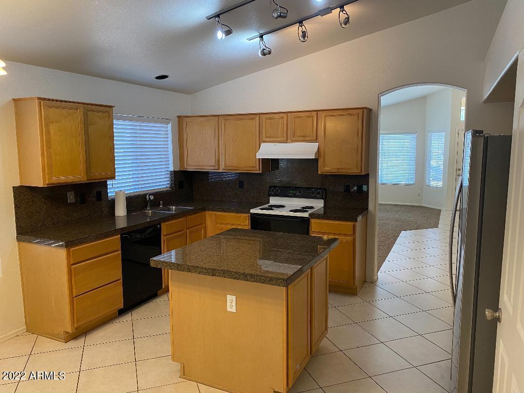 4454 East Rowel Road Phoenix, AZ 85050 - Photo 7 of 10 Open and Bright Kitchen