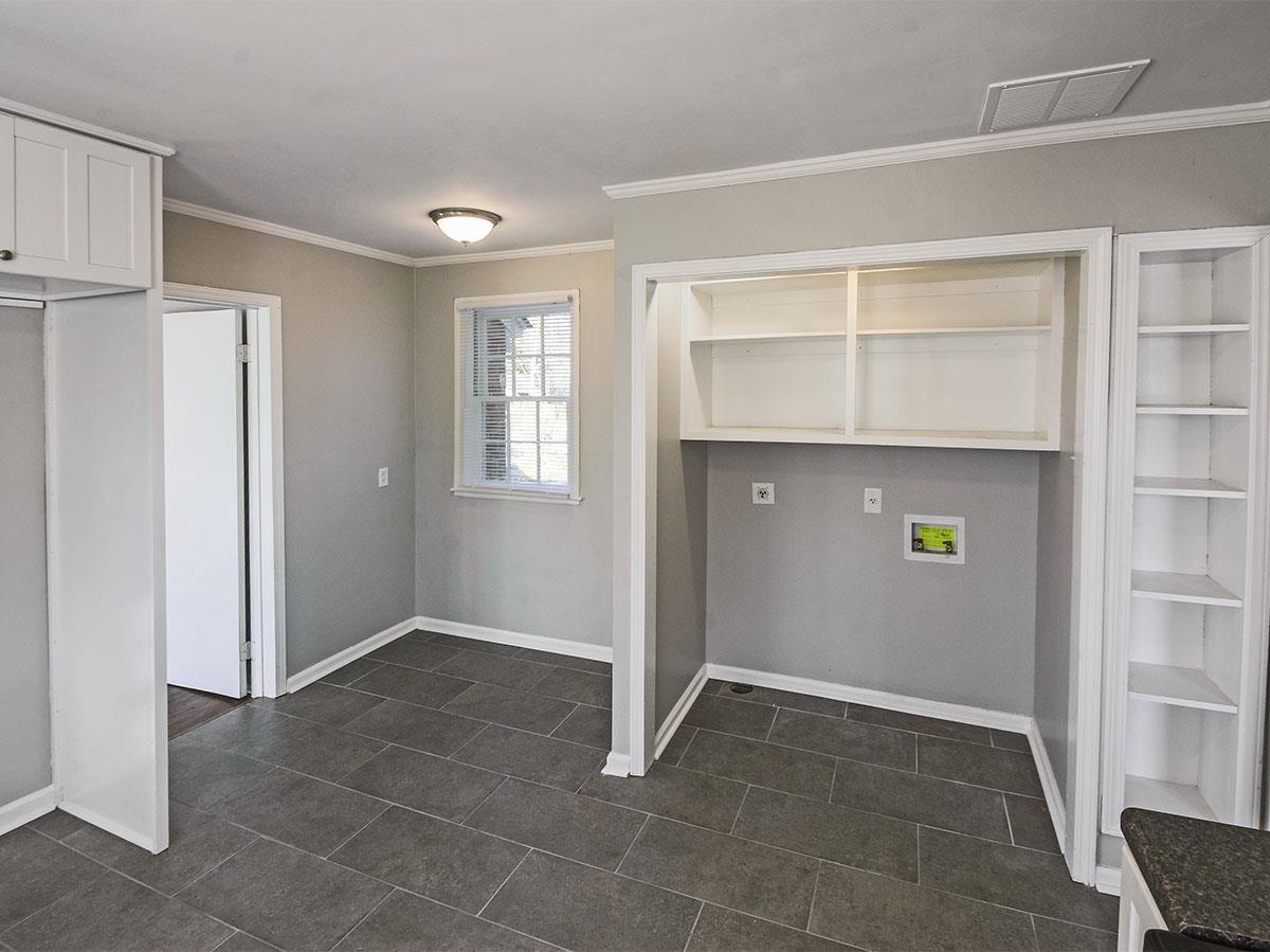 1019 Little John Road Memphis, TN 38111 - Photo 3 of 13 Clothes washing area with hookup for a washing machine and crown molding