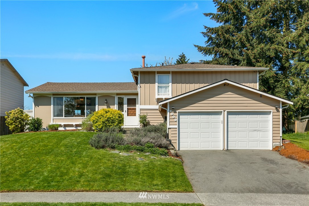 2009 Vashon Avenue Northeast Renton, WA 98059 - Photo 1 of 20 Gallery Image 1