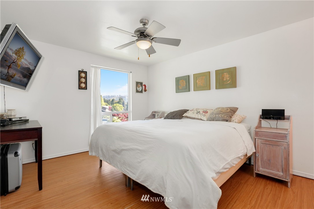 2009 Vashon Avenue Northeast Renton, WA 98059 - Photo 11 of 20 Gallery Image 11