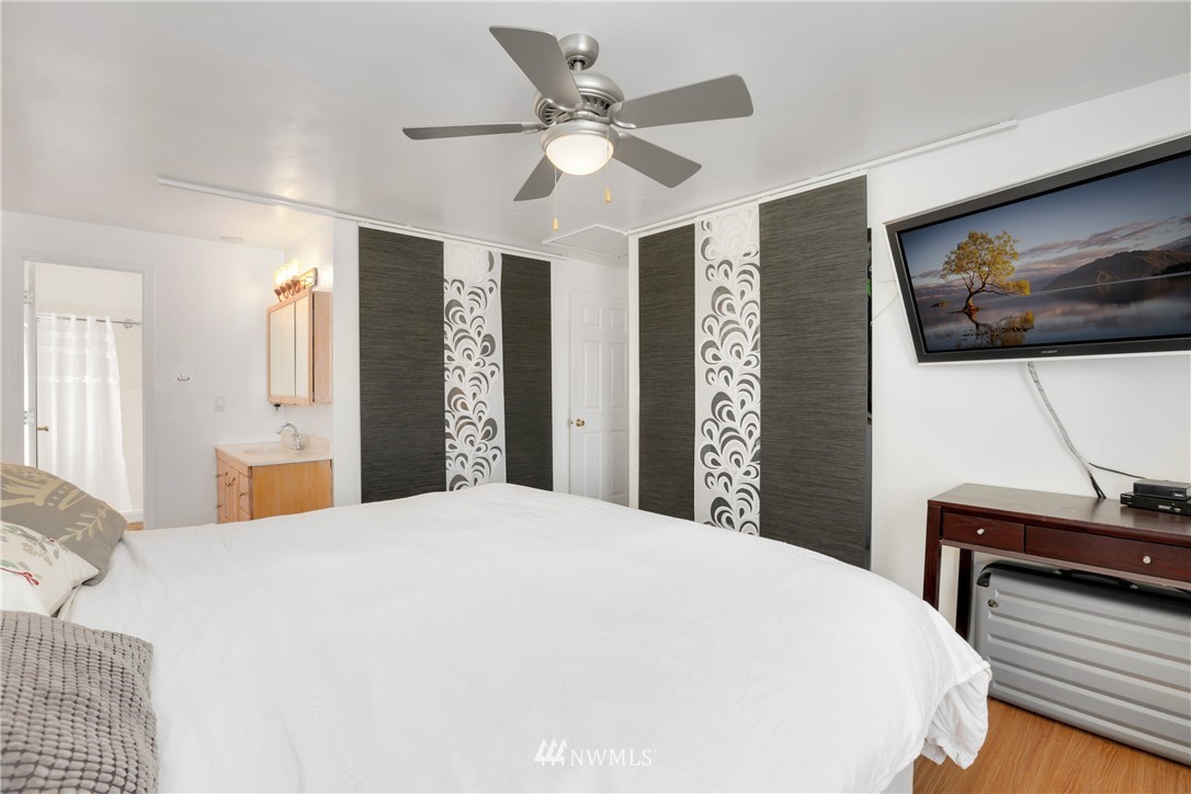 2009 Vashon Avenue Northeast Renton, WA 98059 - Photo 12 of 20 Gallery Image 12