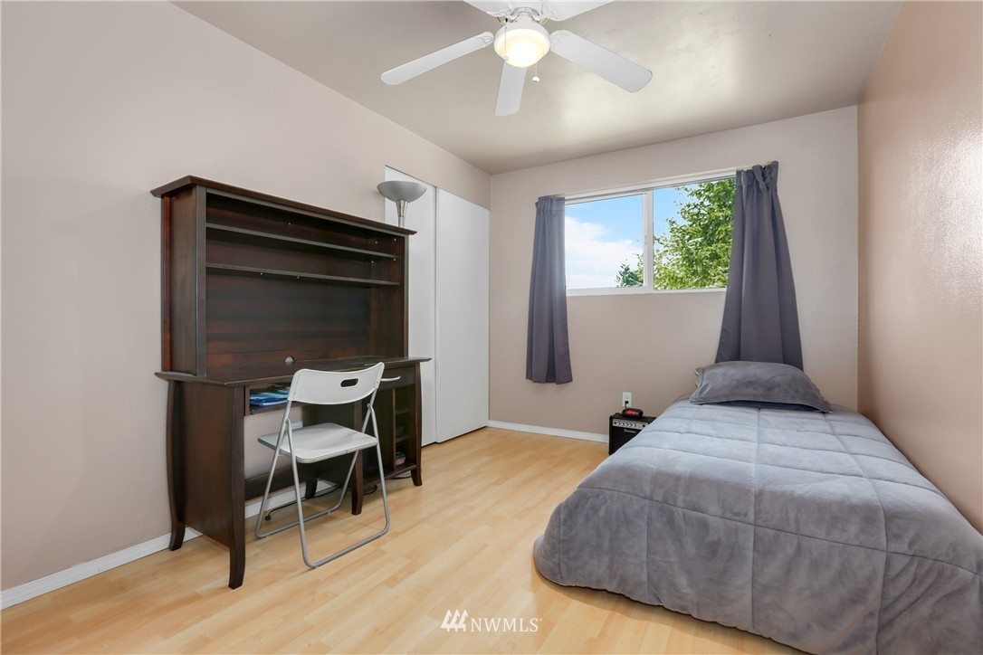 2009 Vashon Avenue Northeast Renton, WA 98059 - Photo 14 of 20 Gallery Image 14