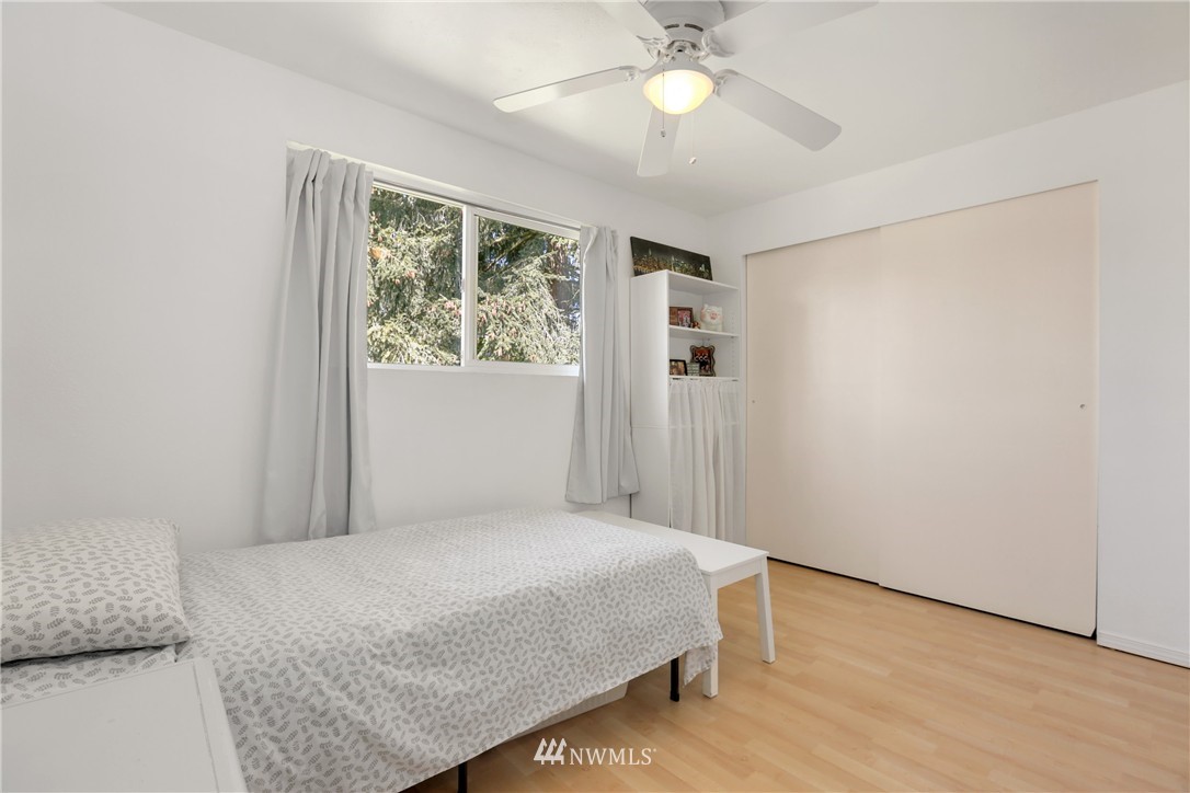 2009 Vashon Avenue Northeast Renton, WA 98059 - Photo 15 of 20 Gallery Image 15