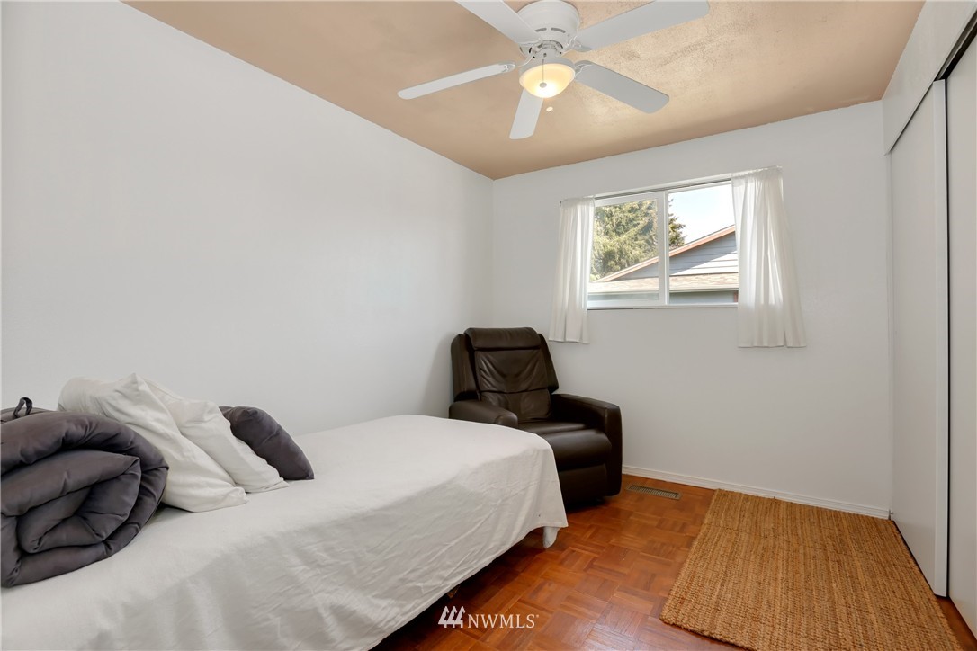 2009 Vashon Avenue Northeast Renton, WA 98059 - Photo 16 of 20 Gallery Image 16