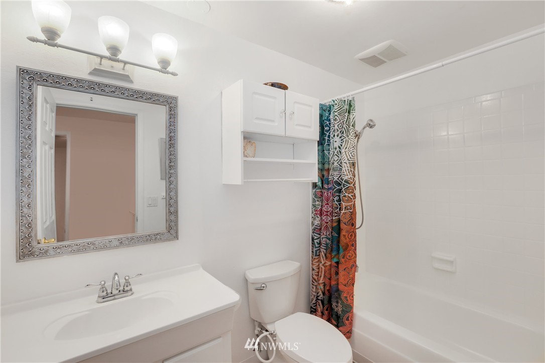 2009 Vashon Avenue Northeast Renton, WA 98059 - Photo 17 of 20 Gallery Image 17