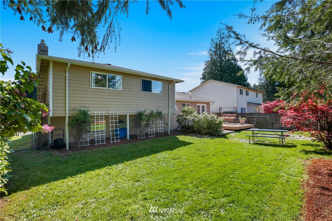 2009 Vashon Avenue Northeast Renton, WA 98059 - Photo 18 of 20 Gallery Image 18