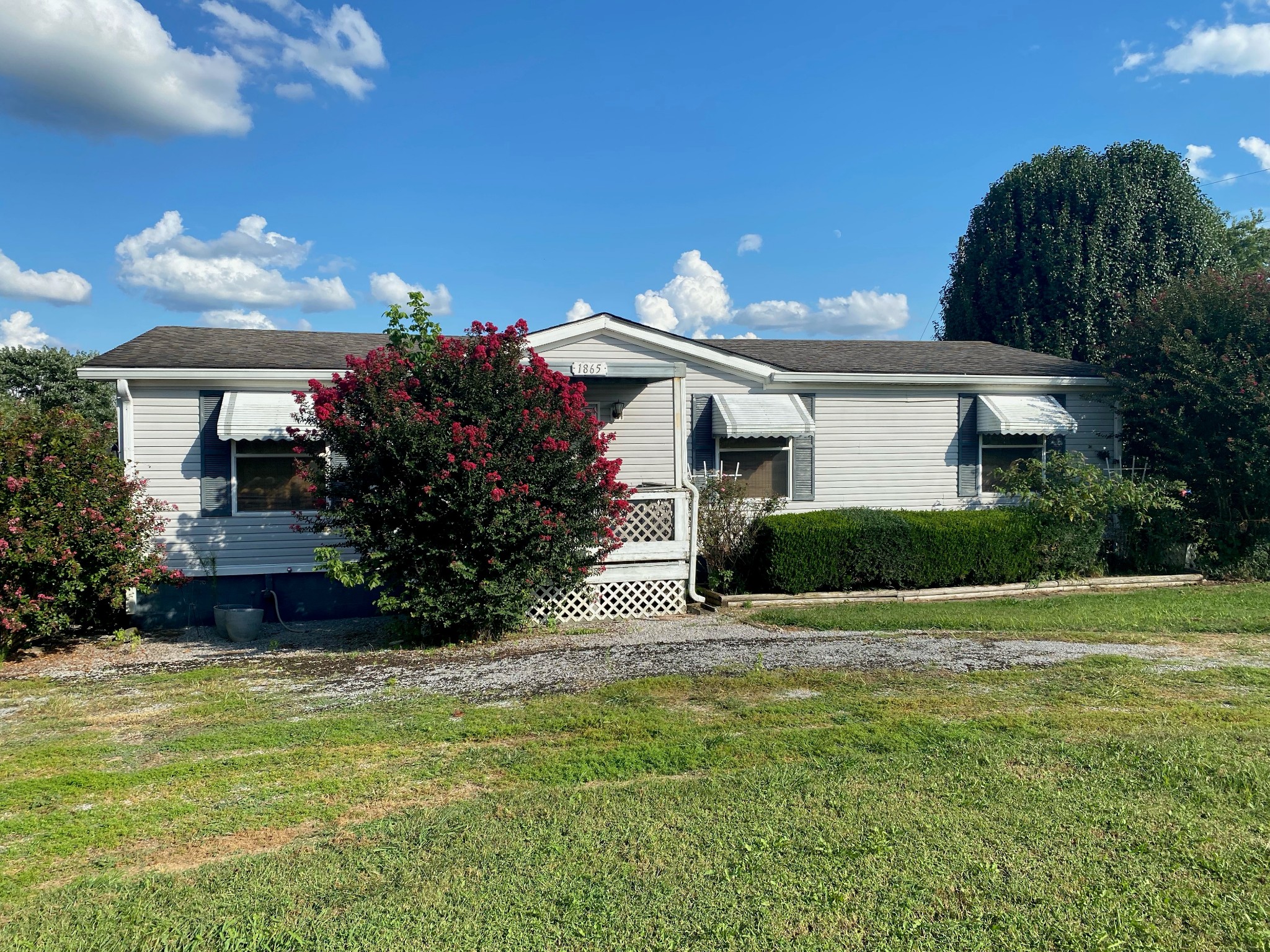 1865 South Commerce Road Watertown, TN 37184 - Photo 1 of 1 a front view of a house with a yard