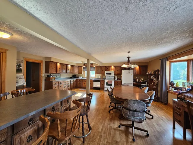 $949,000 | 200 Spring View Drive, Edgerton, MN 56128