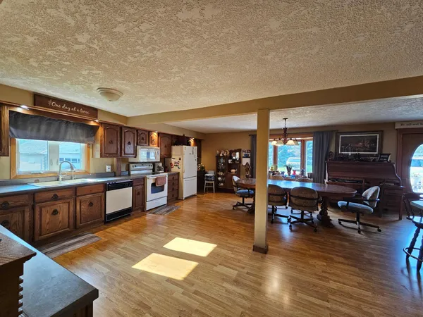 $949,000 | 200 Spring View Drive, Edgerton, MN 56128