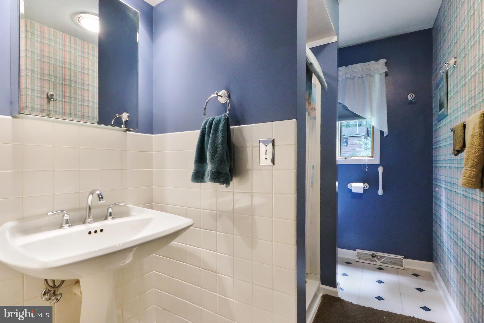 415 Springfield Road Shippensburg, PA 17257 - Photo 23 of 27 Bath