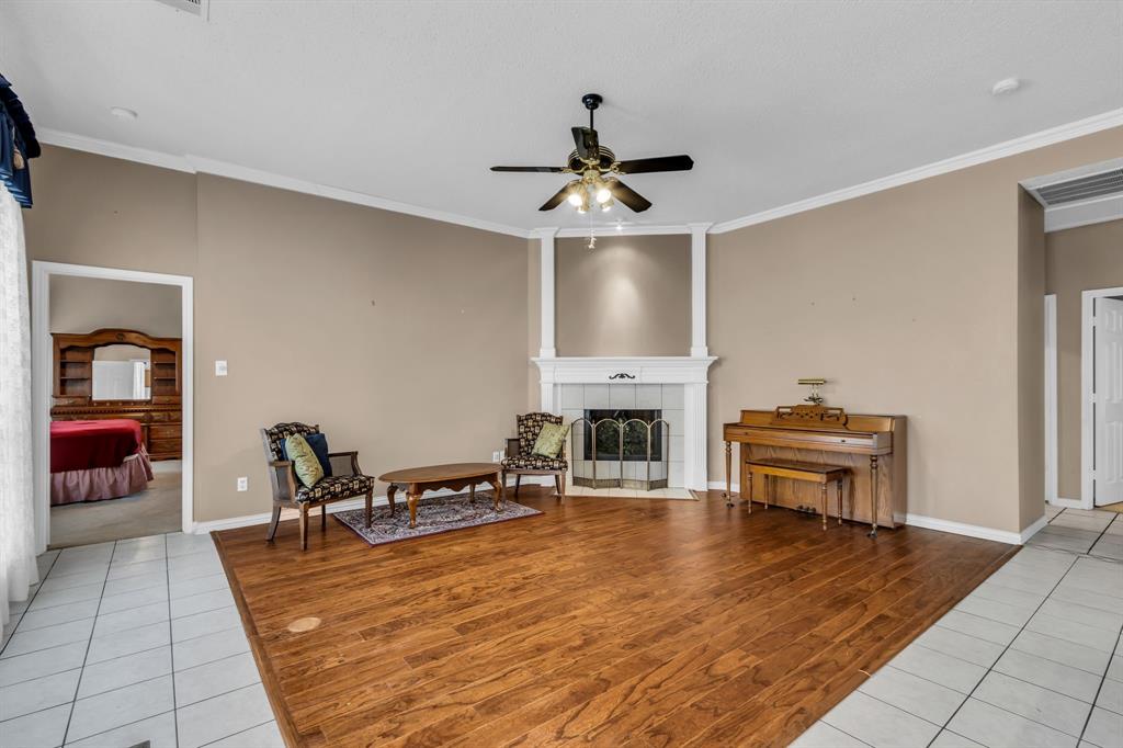 513 Cameron Lane Allen, TX 75002 - Photo 11 of 33 Never feel cramped in this spacious yet cozy living room!